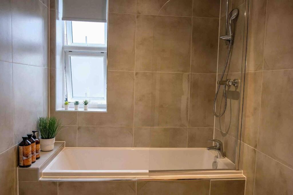 Garden Of Eden 1 Bedroom Flat In Fishponds 브리스틀 외부 사진