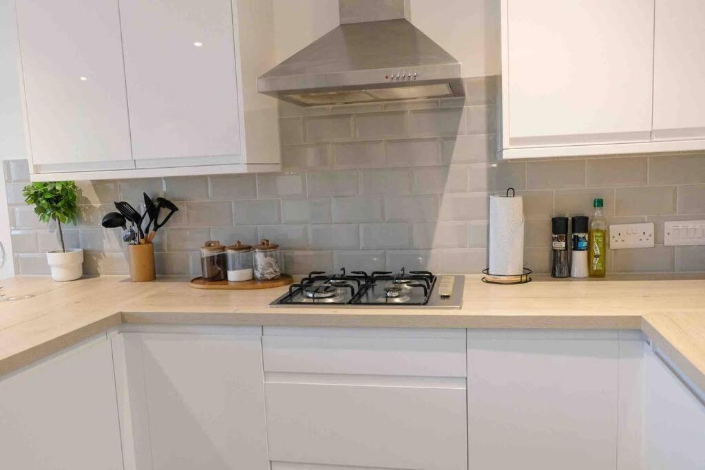 Garden Of Eden 1 Bedroom Flat In Fishponds 브리스틀 외부 사진