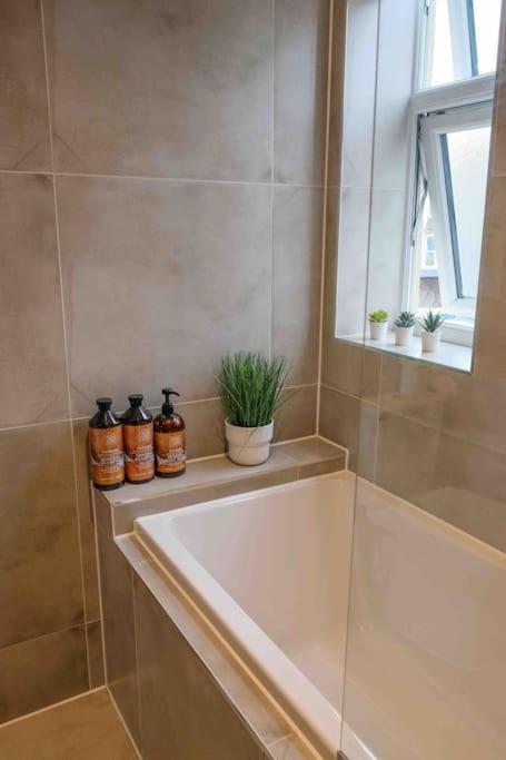 Garden Of Eden 1 Bedroom Flat In Fishponds 브리스틀 외부 사진