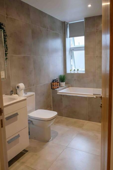 Garden Of Eden 1 Bedroom Flat In Fishponds 브리스틀 외부 사진
