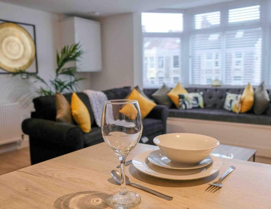 Garden Of Eden 1 Bedroom Flat In Fishponds 브리스틀 외부 사진